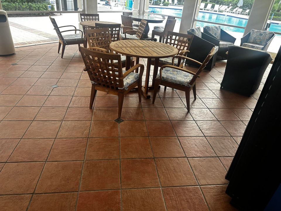 For Sale: $511,000 (2 beds, 2 baths, 2036 Square Feet)