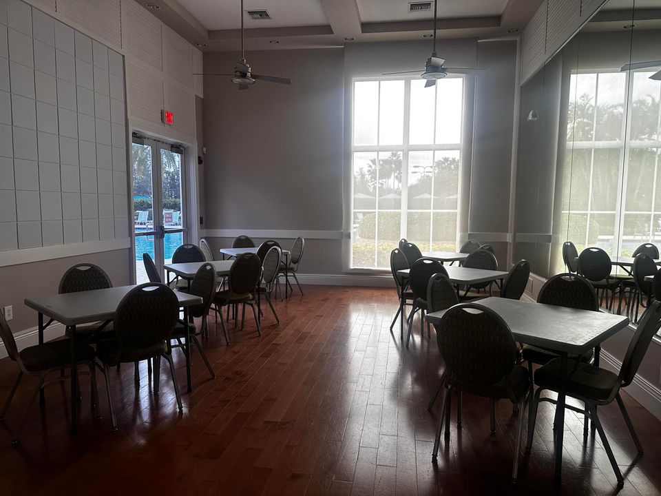 For Sale: $511,000 (2 beds, 2 baths, 2036 Square Feet)