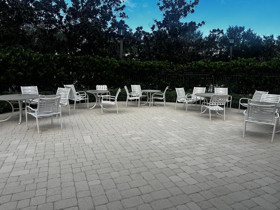 For Sale: $511,000 (2 beds, 2 baths, 2036 Square Feet)