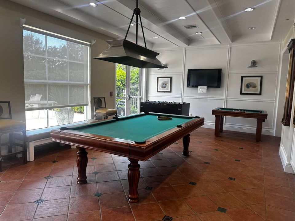 For Sale: $511,000 (2 beds, 2 baths, 2036 Square Feet)