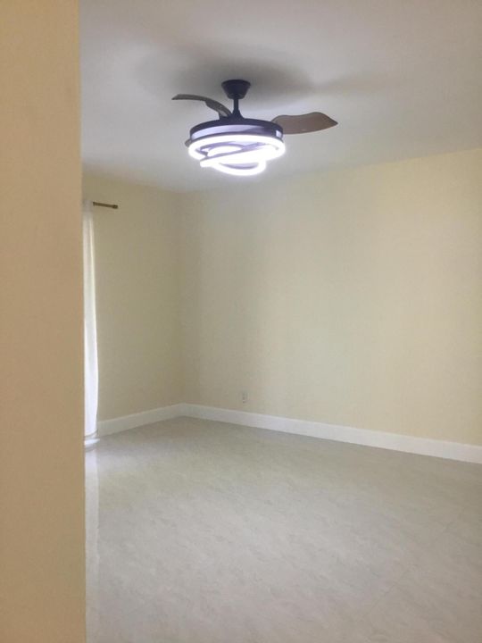 合同活跃: $2,800 (2 贝兹, 2 浴室, 1448 平方英尺)