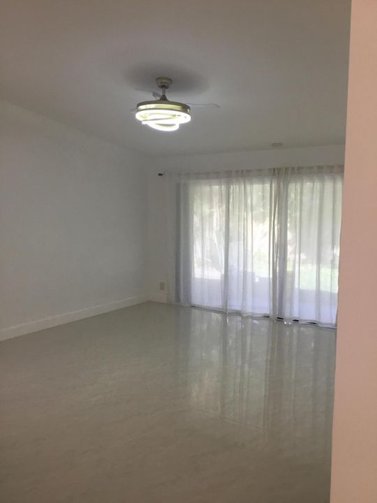 合同活跃: $2,800 (2 贝兹, 2 浴室, 1448 平方英尺)