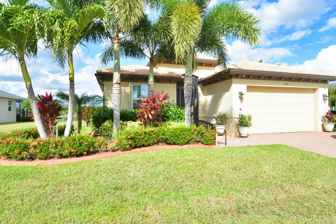 For Sale: $511,000 (2 beds, 2 baths, 2036 Square Feet)