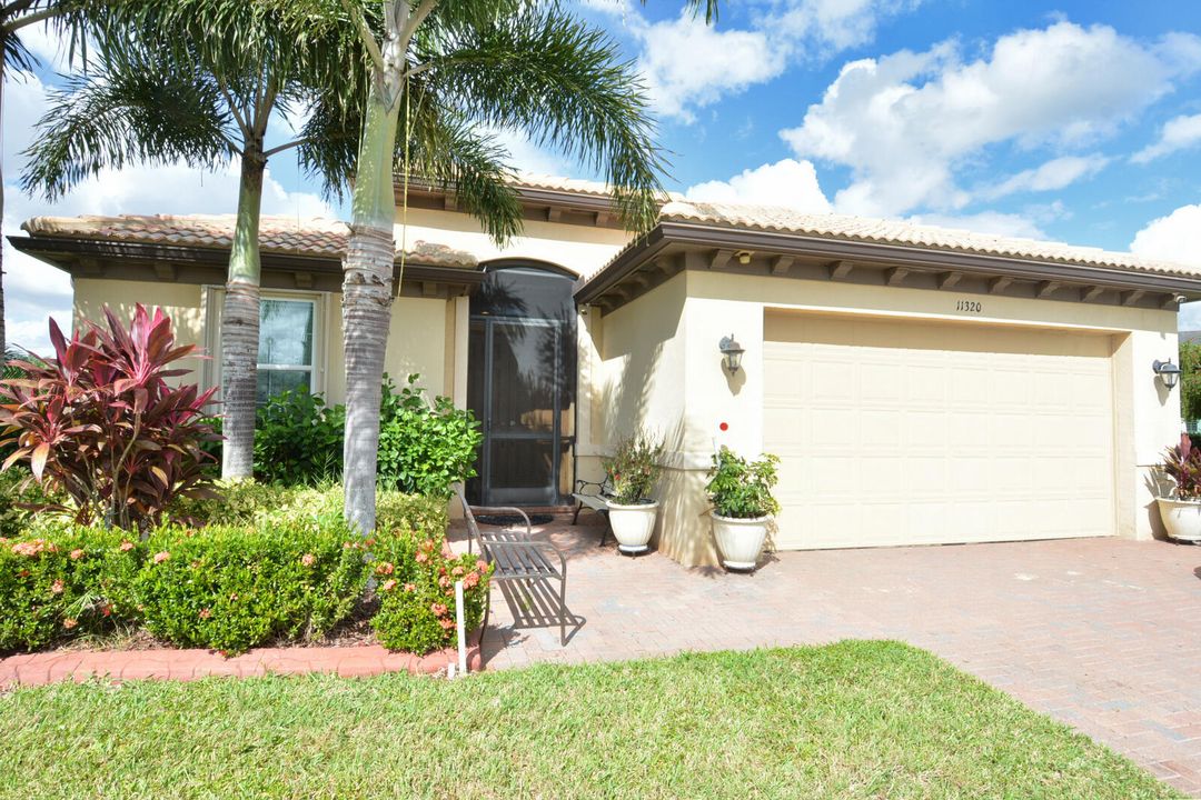 For Sale: $511,000 (2 beds, 2 baths, 2036 Square Feet)