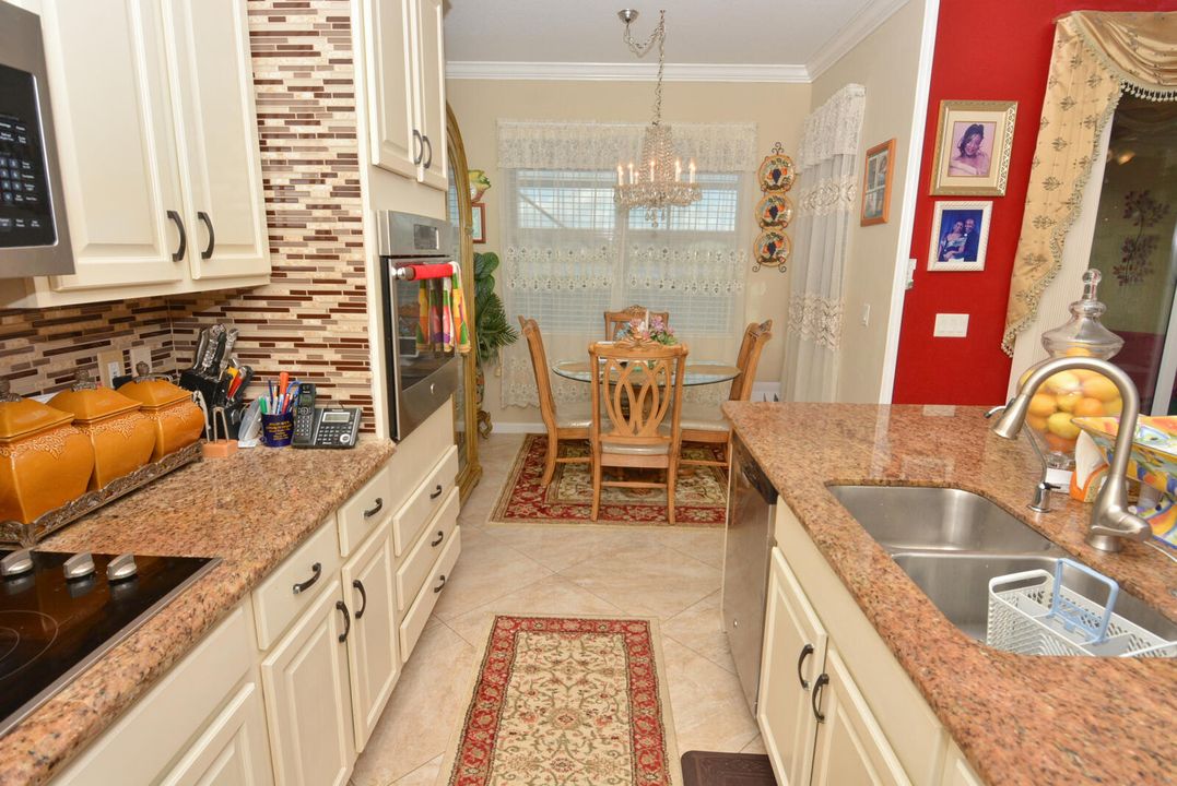 For Sale: $511,000 (2 beds, 2 baths, 2036 Square Feet)