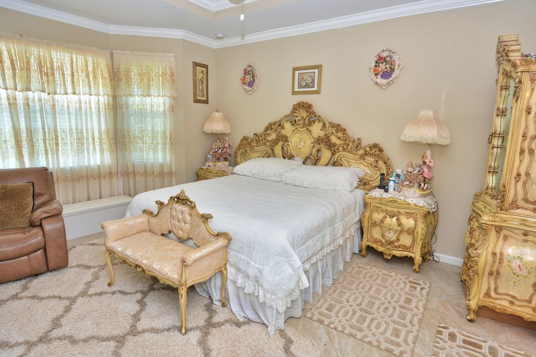 For Sale: $511,000 (2 beds, 2 baths, 2036 Square Feet)