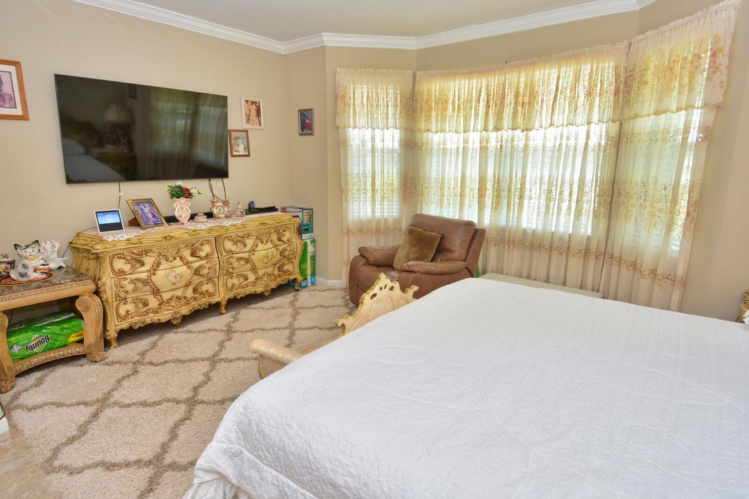 For Sale: $511,000 (2 beds, 2 baths, 2036 Square Feet)