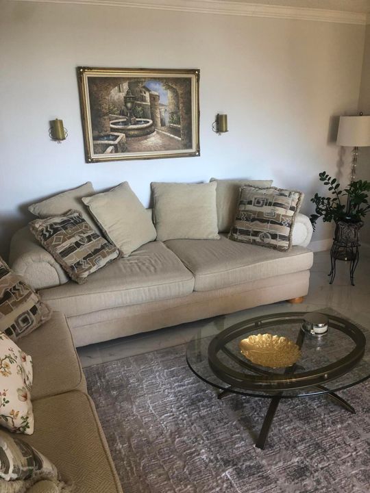 For Rent: $3,200 (2 beds, 2 baths, 1175 Square Feet)