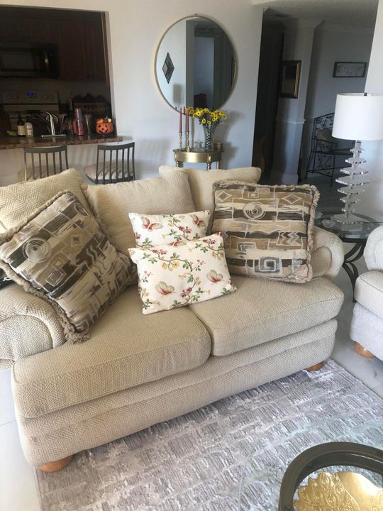 For Rent: $3,200 (2 beds, 2 baths, 1175 Square Feet)