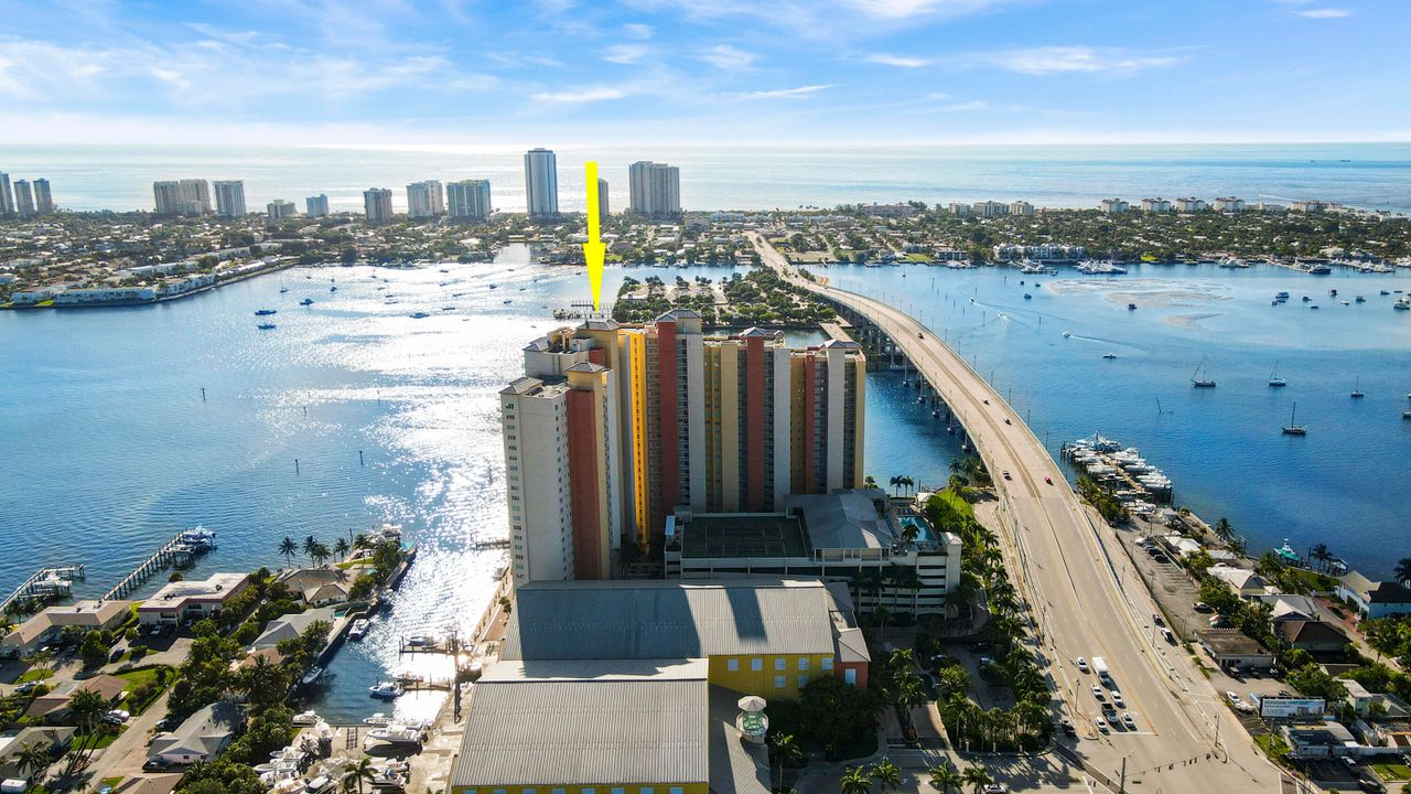 For Sale: $675,000 (2 beds, 2 baths, 1462 Square Feet)