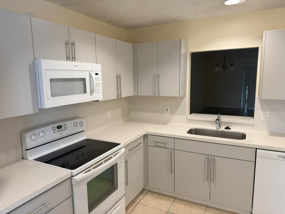 For Rent: $3,400 (3 beds, 2 baths, 1311 Square Feet)