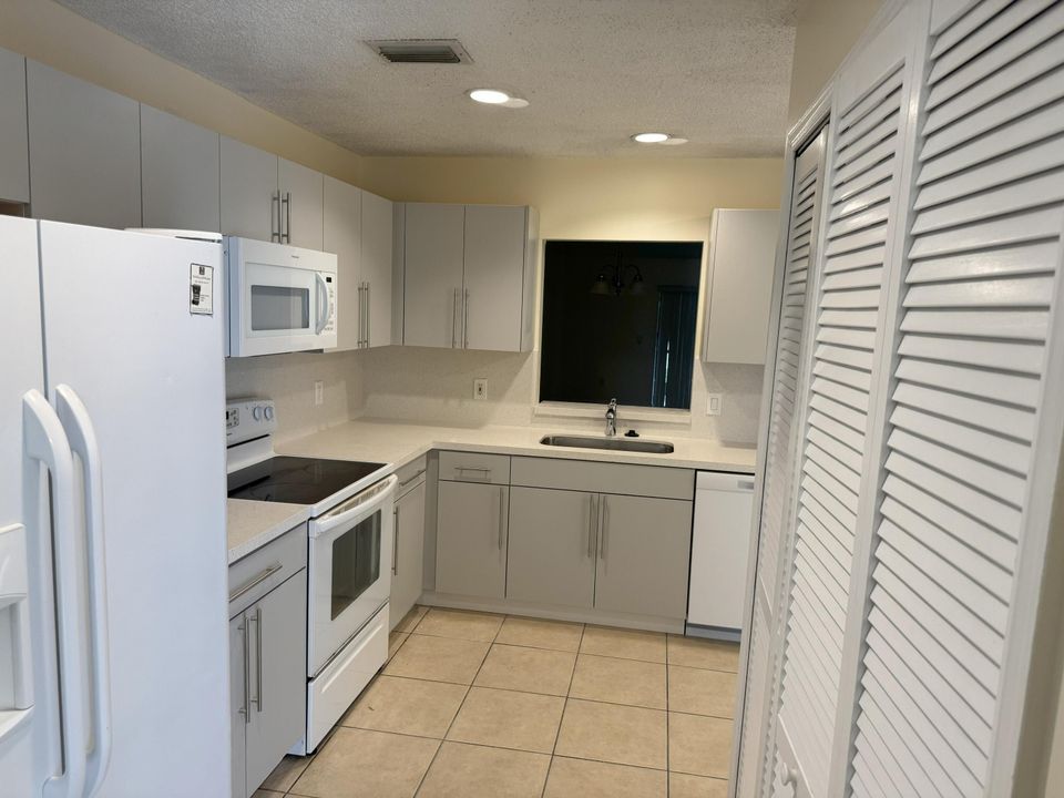 For Rent: $3,400 (3 beds, 2 baths, 1311 Square Feet)