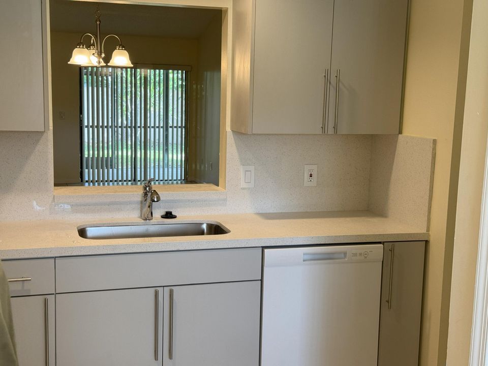 For Rent: $3,400 (3 beds, 2 baths, 1311 Square Feet)