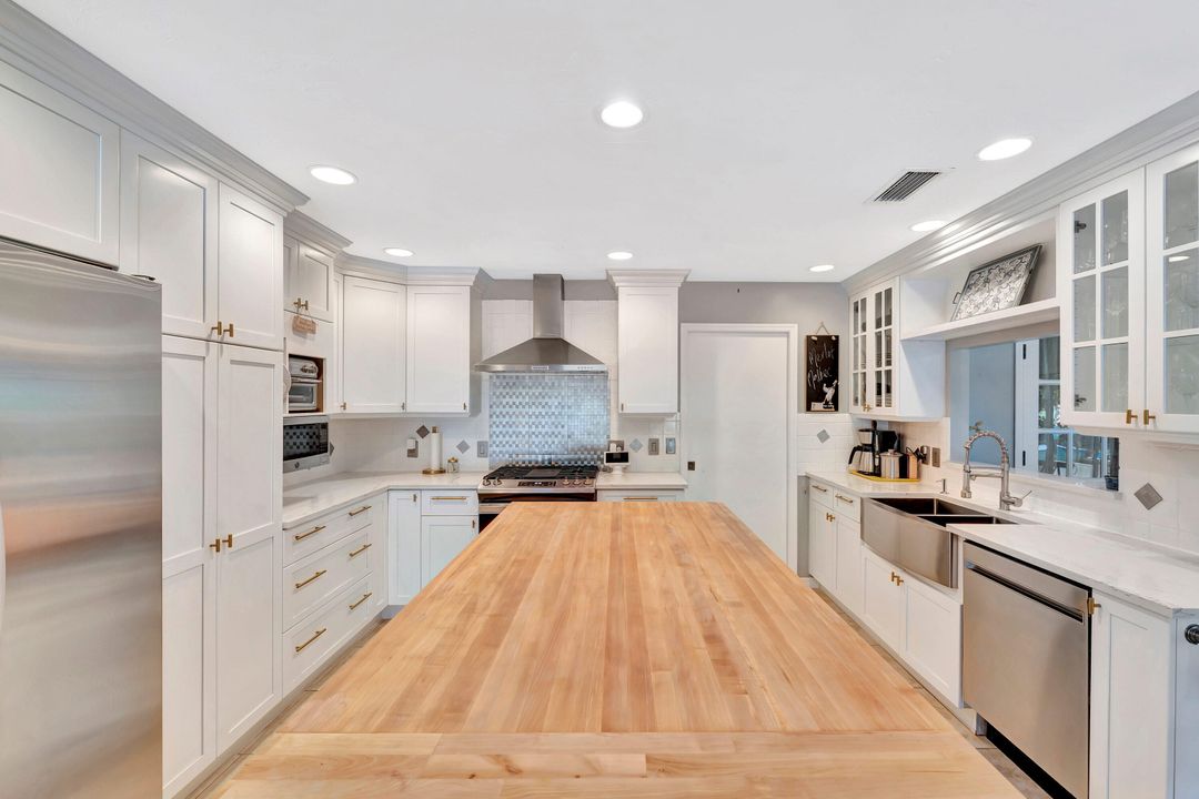 En Venta: $895,000 (4 camas, 3 baños, 2641 Pies cuadrados)