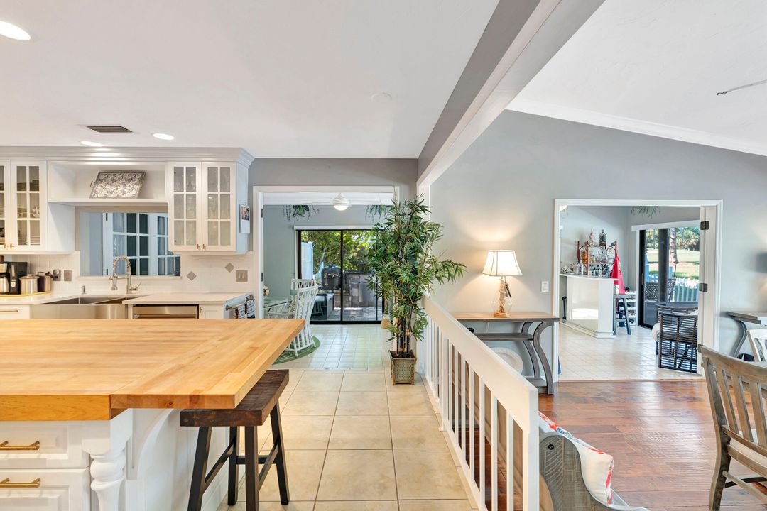 En Venta: $895,000 (4 camas, 3 baños, 2641 Pies cuadrados)