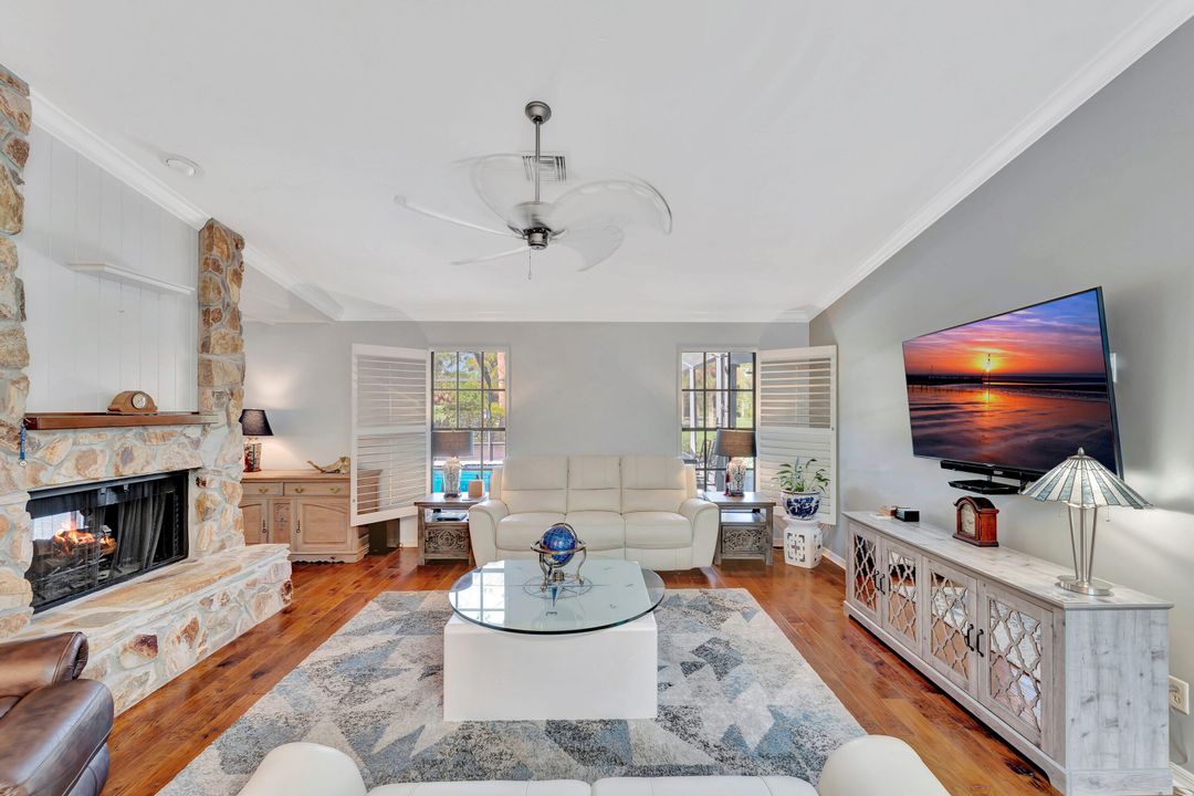 En Venta: $895,000 (4 camas, 3 baños, 2641 Pies cuadrados)