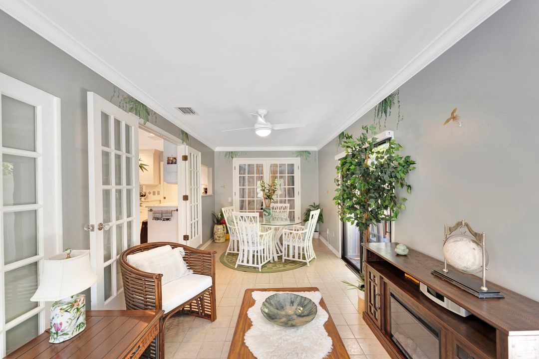 En Venta: $895,000 (4 camas, 3 baños, 2641 Pies cuadrados)