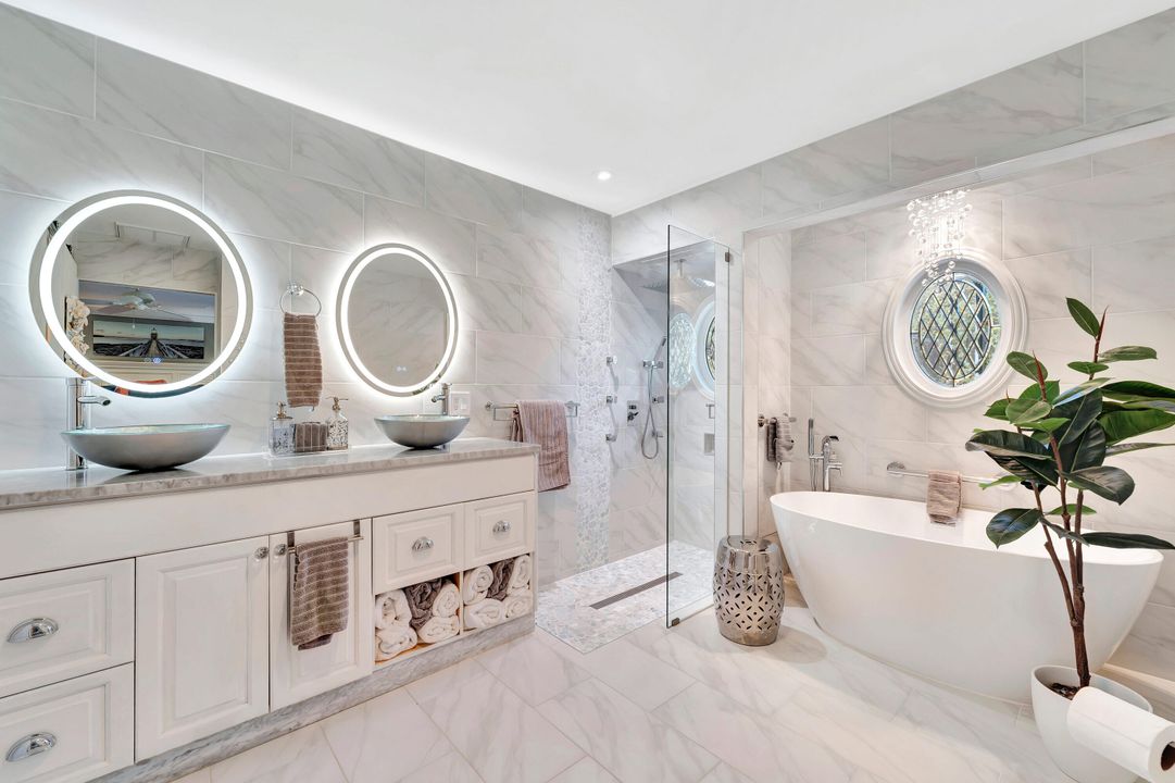 En Venta: $895,000 (4 camas, 3 baños, 2641 Pies cuadrados)