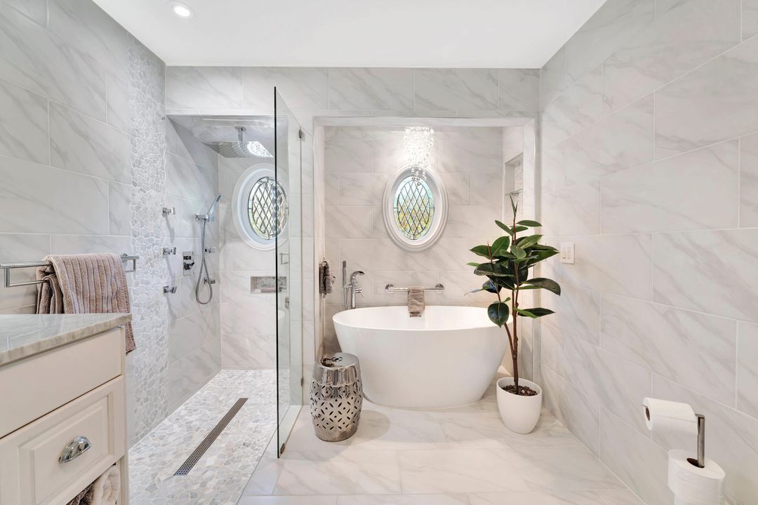 En Venta: $895,000 (4 camas, 3 baños, 2641 Pies cuadrados)