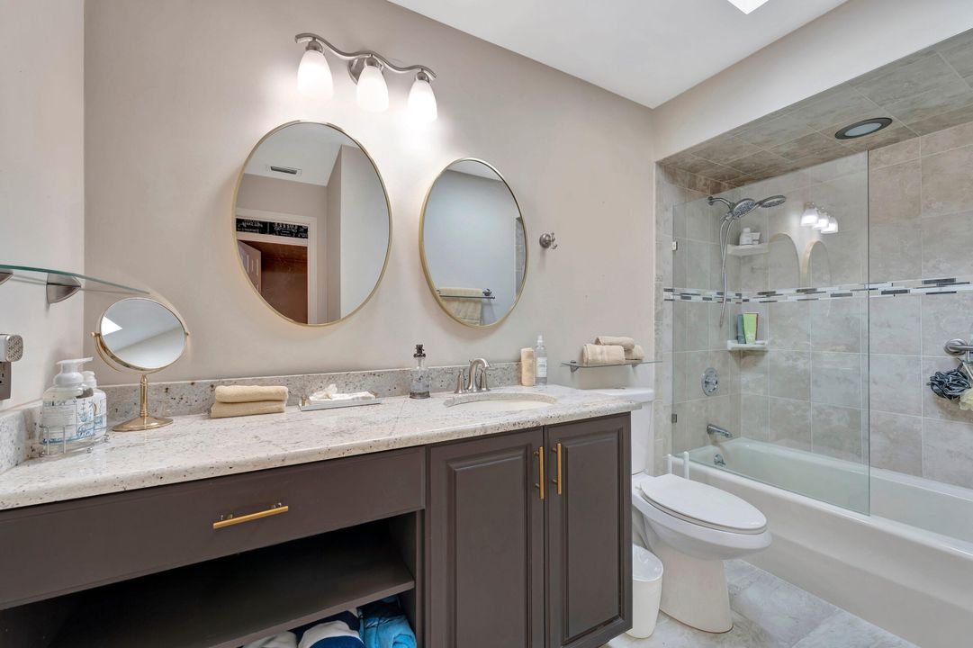 En Venta: $895,000 (4 camas, 3 baños, 2641 Pies cuadrados)