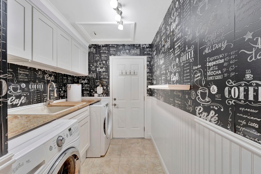 En Venta: $895,000 (4 camas, 3 baños, 2641 Pies cuadrados)