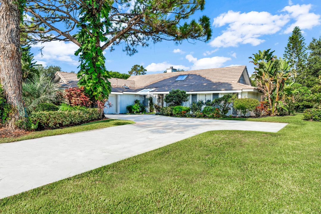 En Venta: $895,000 (4 camas, 3 baños, 2641 Pies cuadrados)