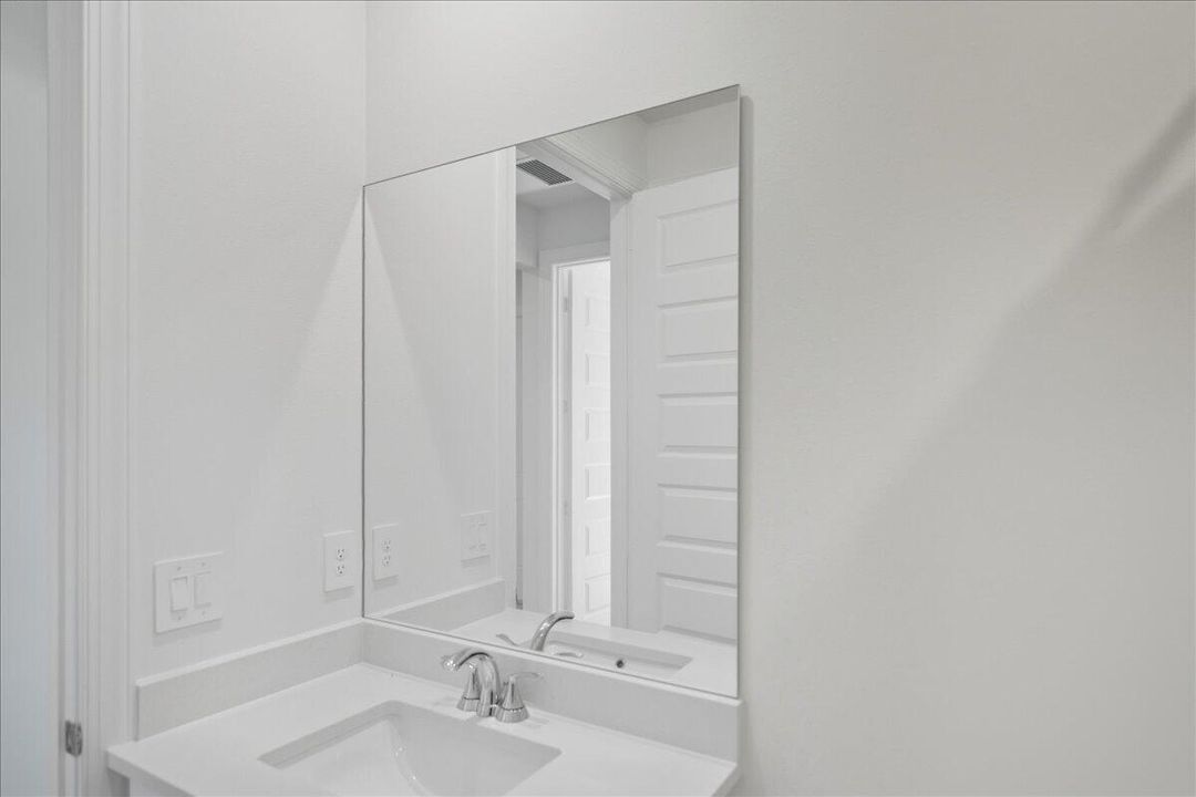 For Rent: $2,500 (3 beds, 2 baths, 1654 Square Feet)