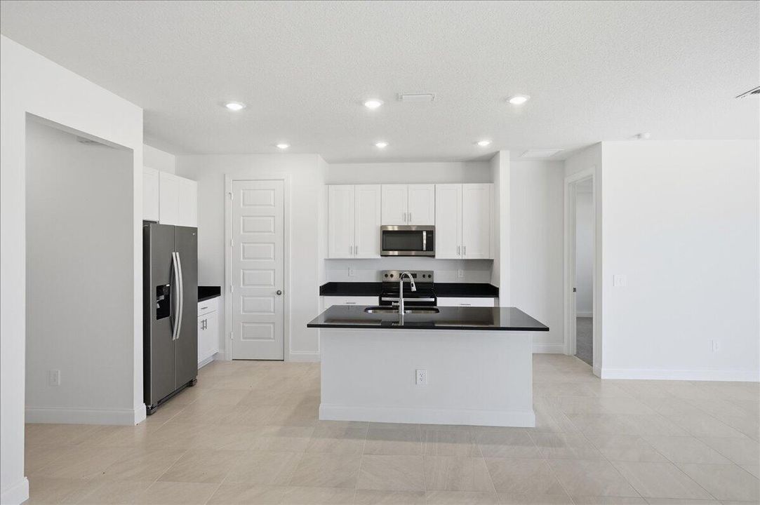 For Rent: $2,500 (3 beds, 2 baths, 1654 Square Feet)