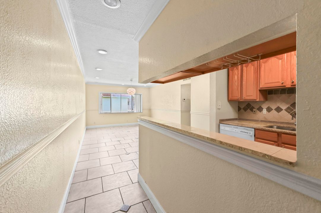 待售: $164,900 (2 贝兹, 2 浴室, 825 平方英尺)