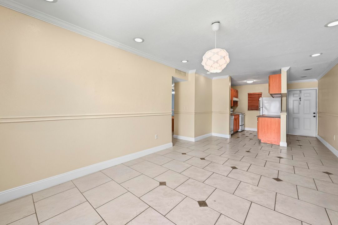 待售: $164,900 (2 贝兹, 2 浴室, 825 平方英尺)