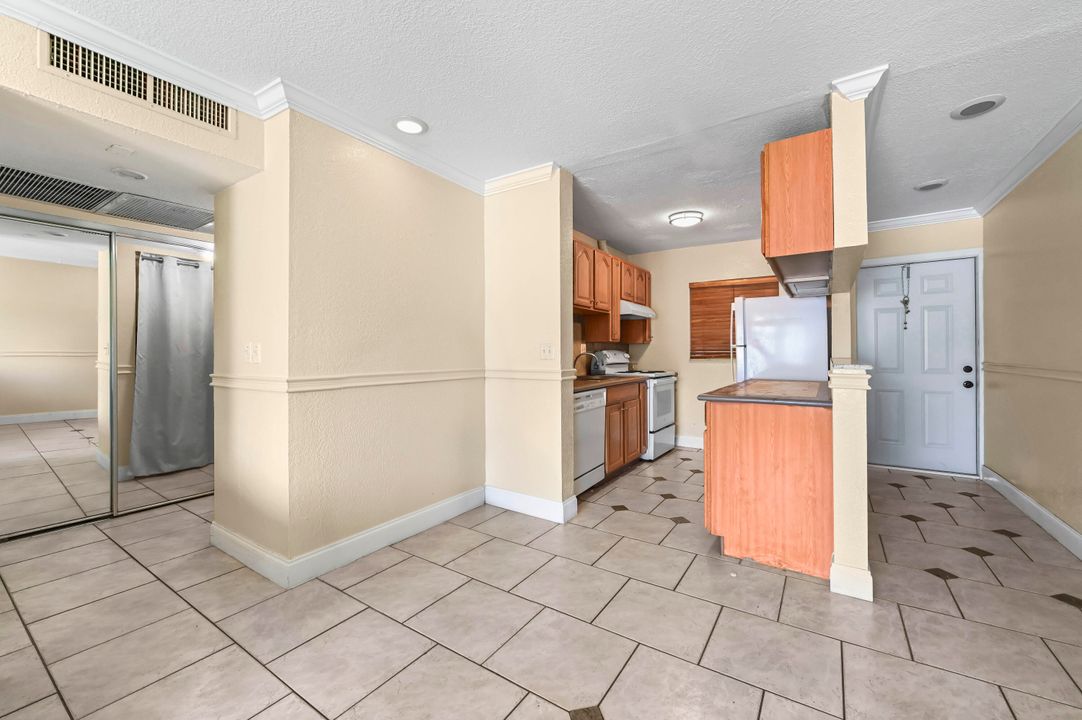 待售: $164,900 (2 贝兹, 2 浴室, 825 平方英尺)