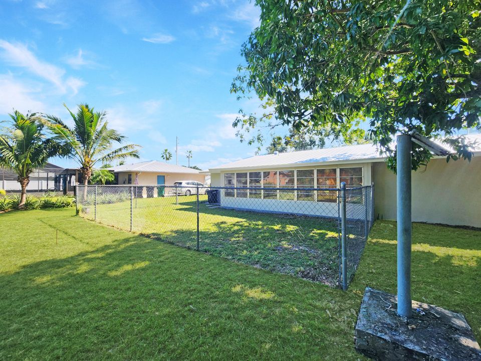 待售: $290,000 (2 贝兹, 2 浴室, 974 平方英尺)