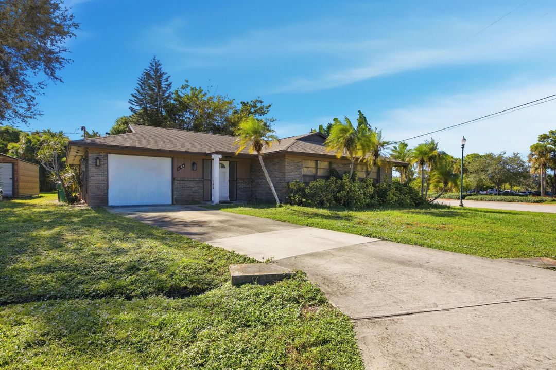 For Sale: $335,000 (5 beds, 2 baths, 1500 Square Feet)