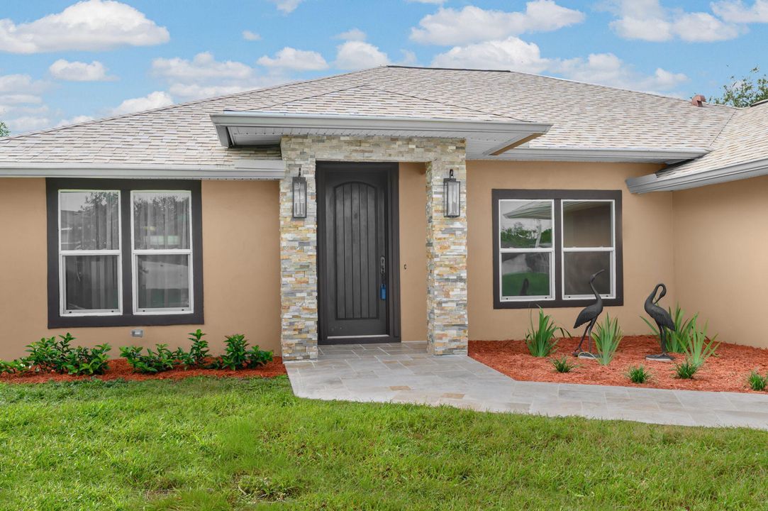 Под контрактом: $410,000 (3 спален, 2 ванн, 1765 Квадратных фут)