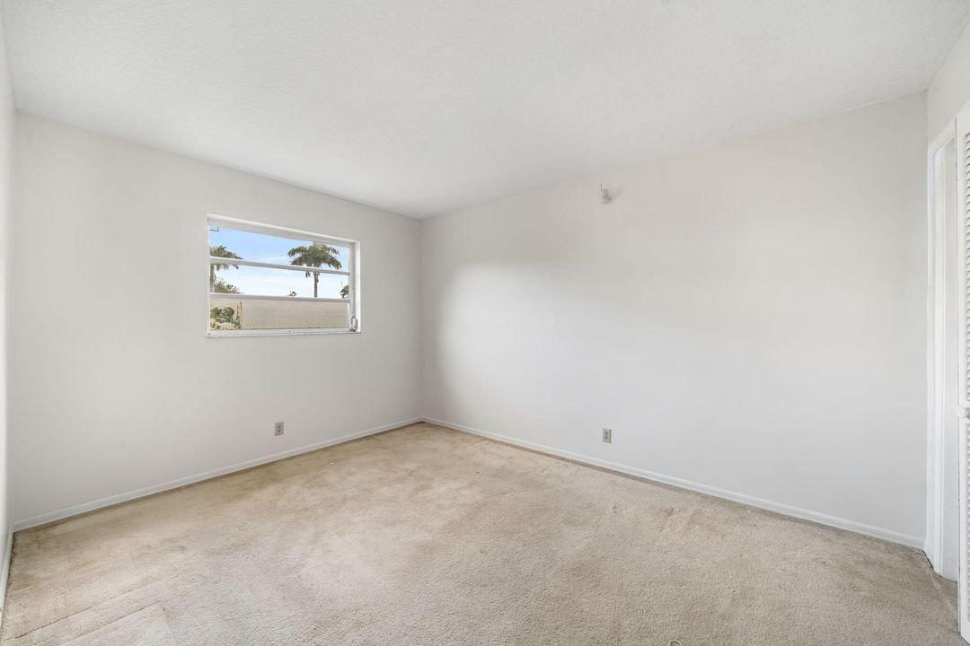 合同活跃: $565,000 (4 贝兹, 2 浴室, 1936 平方英尺)