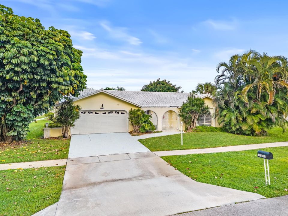 合同活跃: $565,000 (4 贝兹, 2 浴室, 1936 平方英尺)