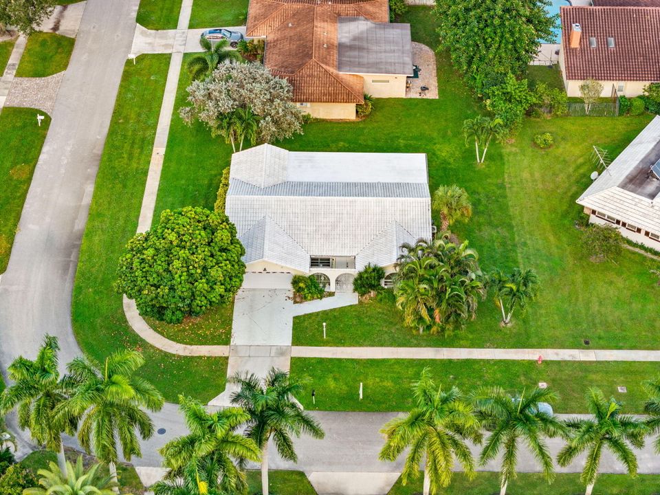 合同活跃: $565,000 (4 贝兹, 2 浴室, 1936 平方英尺)