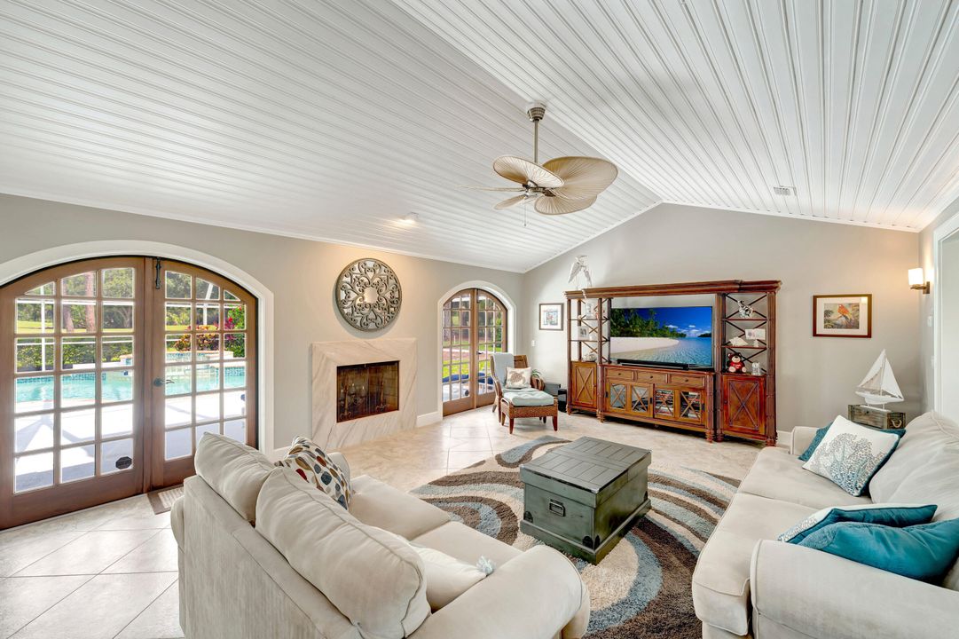 For Sale: $954,500 (3 beds, 2 baths, 2542 Square Feet)