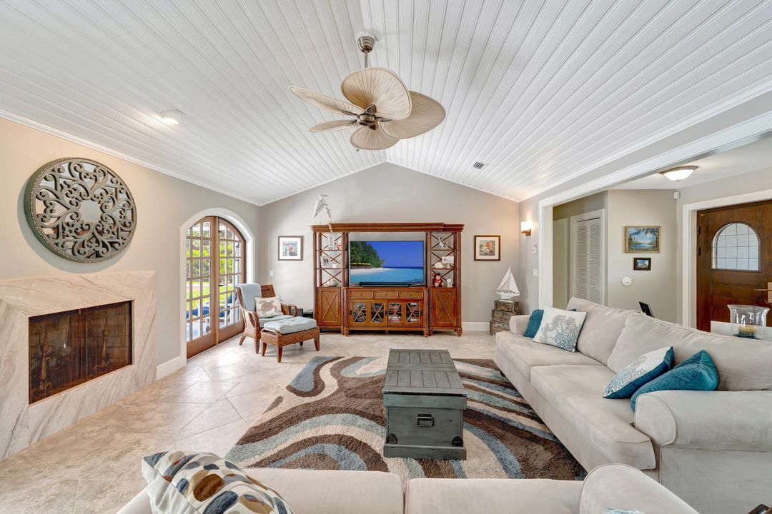 For Sale: $954,500 (3 beds, 2 baths, 2542 Square Feet)