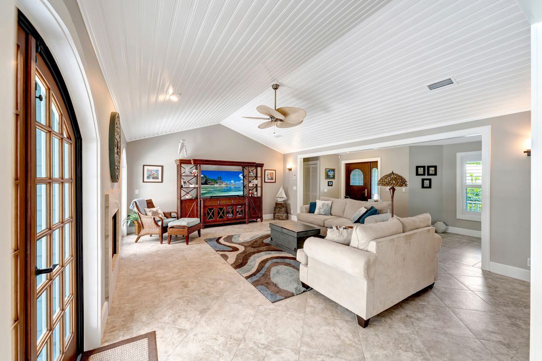 For Sale: $954,500 (3 beds, 2 baths, 2542 Square Feet)