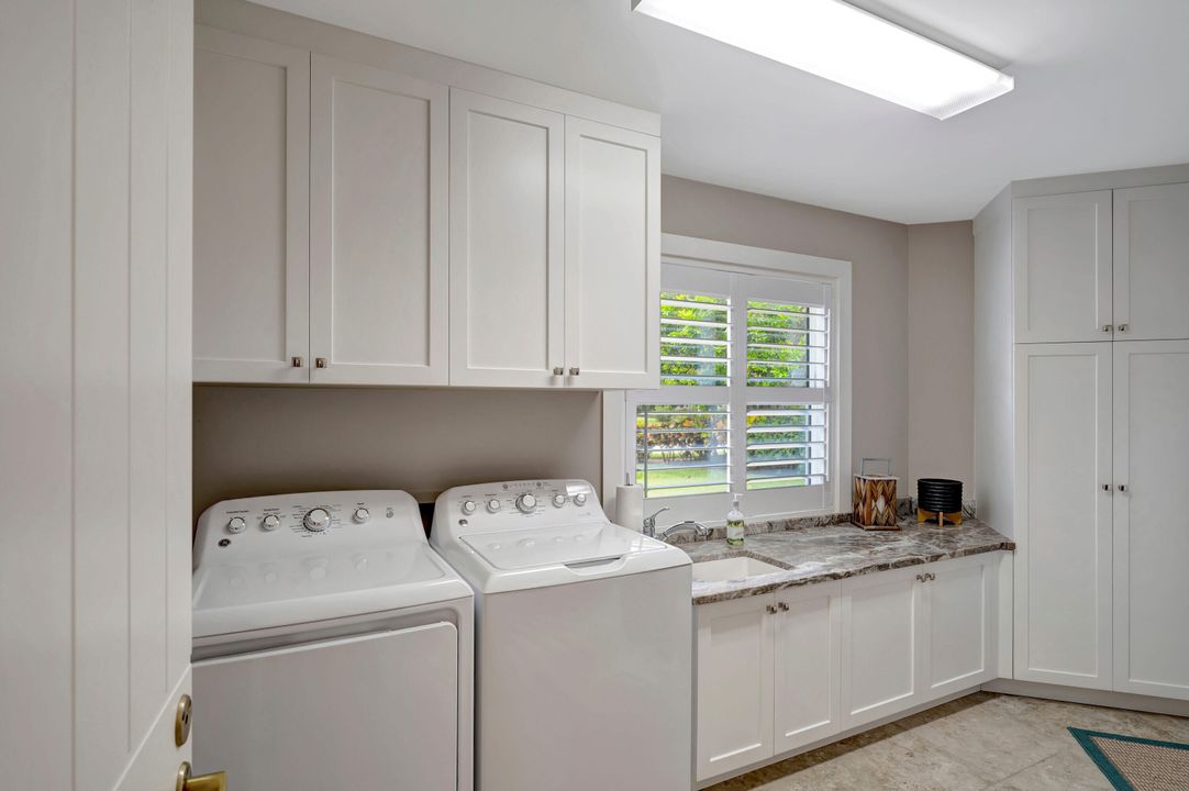 For Sale: $954,500 (3 beds, 2 baths, 2542 Square Feet)