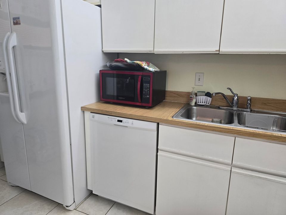 For Sale: $118,000 (2 beds, 2 baths, 945 Square Feet)