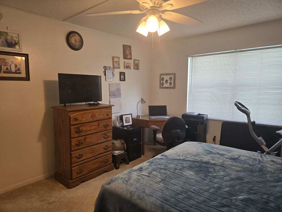 For Sale: $118,000 (2 beds, 2 baths, 945 Square Feet)