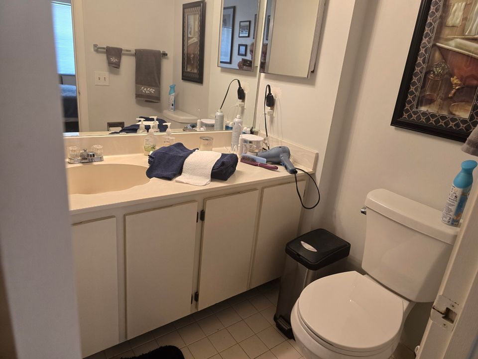 For Sale: $118,000 (2 beds, 2 baths, 945 Square Feet)