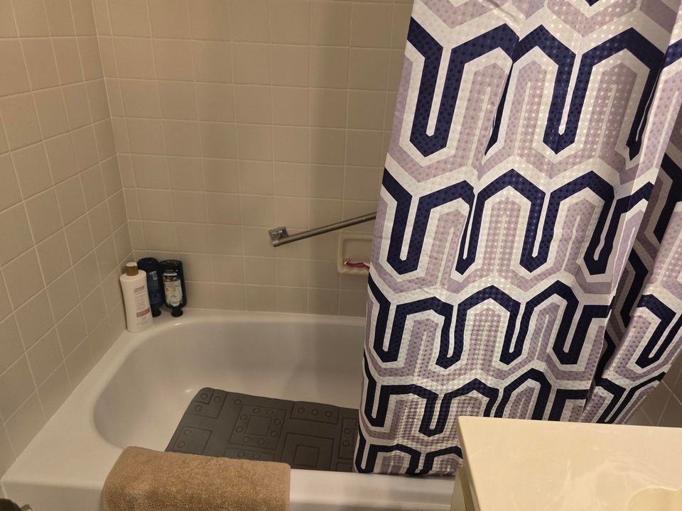 For Sale: $118,000 (2 beds, 2 baths, 945 Square Feet)