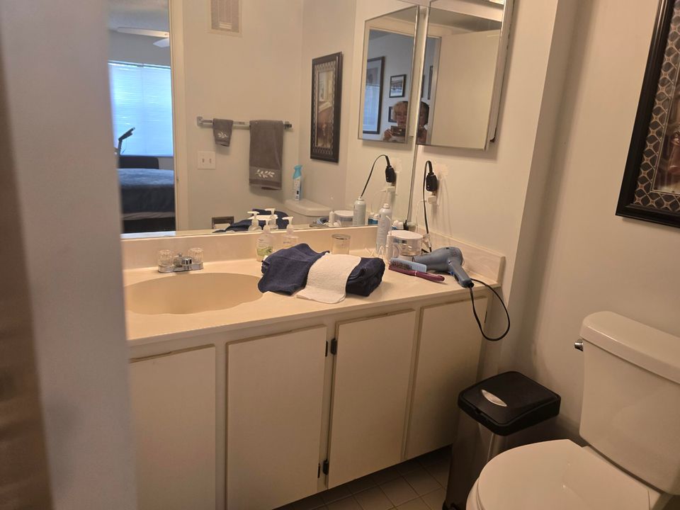 For Sale: $118,000 (2 beds, 2 baths, 945 Square Feet)