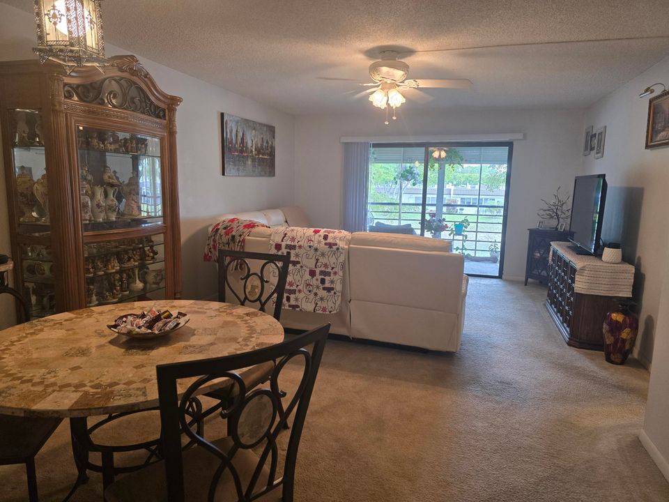 For Sale: $118,000 (2 beds, 2 baths, 945 Square Feet)