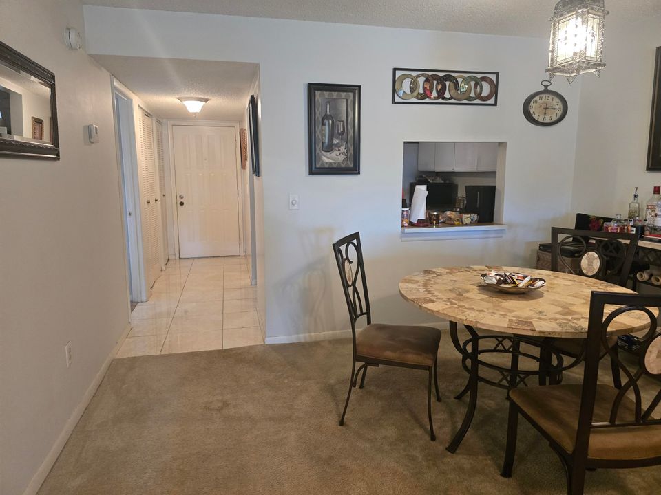 For Sale: $118,000 (2 beds, 2 baths, 945 Square Feet)