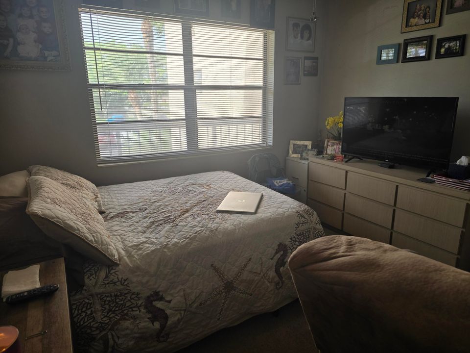 For Sale: $118,000 (2 beds, 2 baths, 945 Square Feet)
