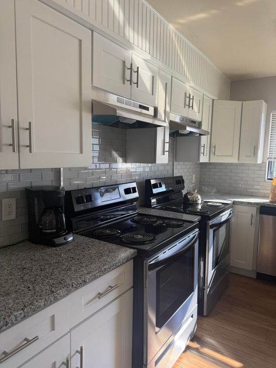 合同活跃: $259,900 (2 贝兹, 2 浴室, 1221 平方英尺)